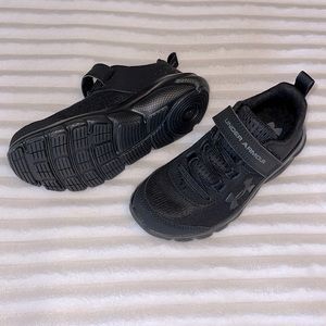 Boys Shoes Under Armour Black Size 12k